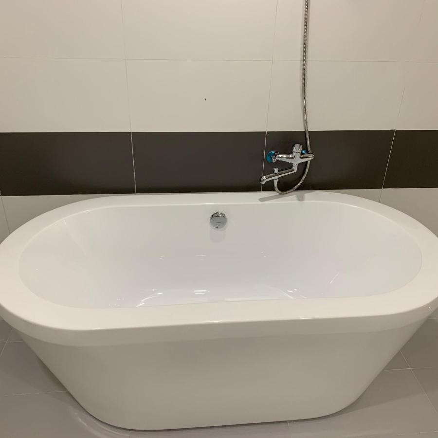Tan Cuu Long Hotel Хошимин Екстериор снимка